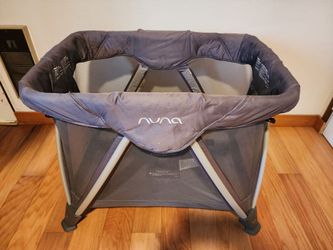 Nuna sena mini travel crib/pack n play