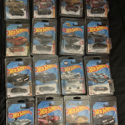 See description Hotwheels Super Treasure Hunts