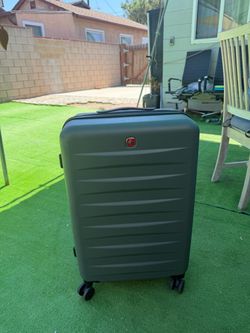 Swiss Gear Hard Shell Spinner Luggage
