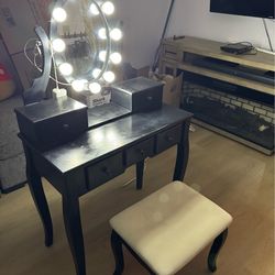 Modern Makeup Vanity with Lighted Mirror & Cushioned Stool,