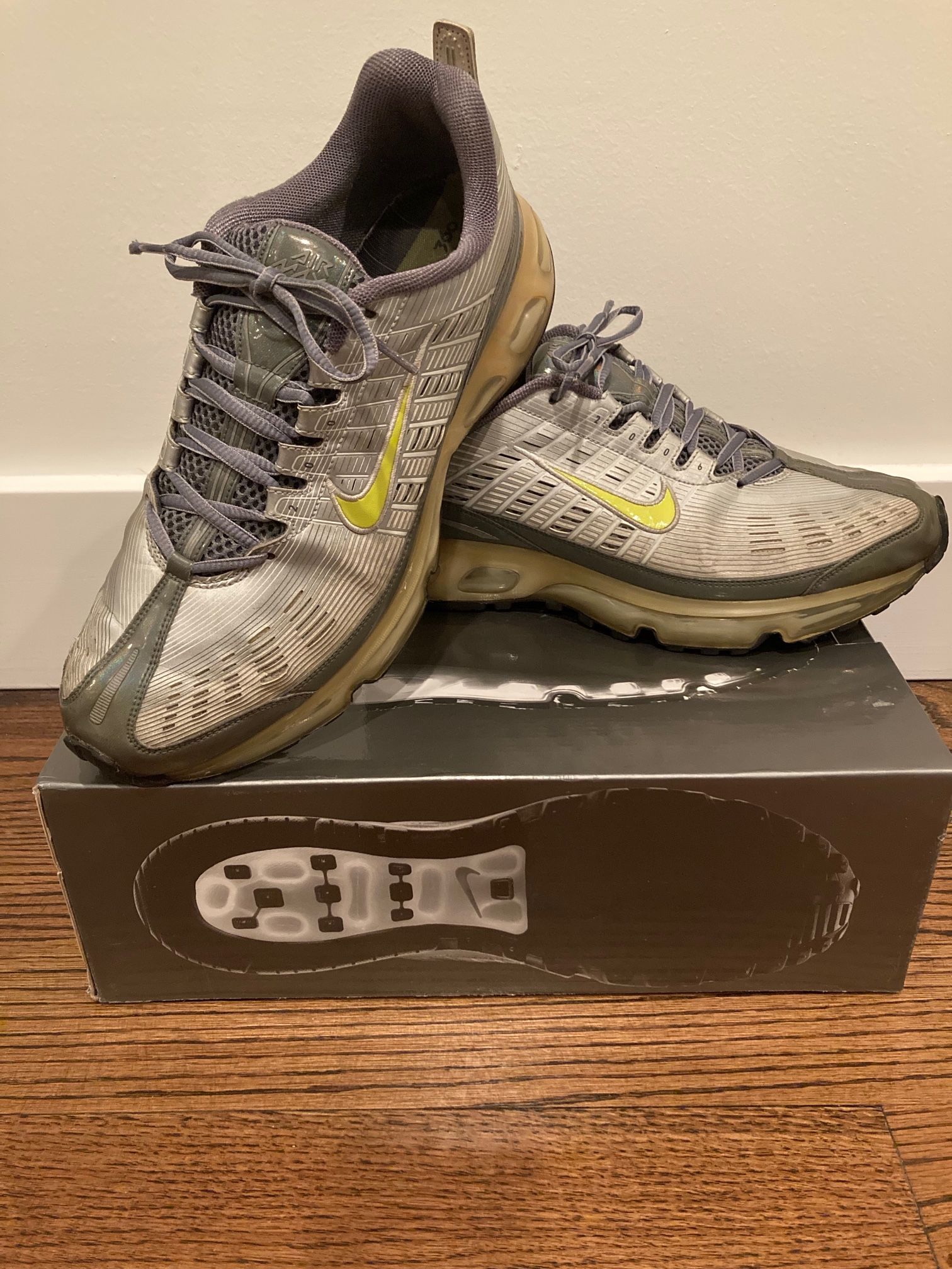 *FOR SALE-RARE 2006 Air Max 360 'Metallic Silver Green’ w/Original Box*