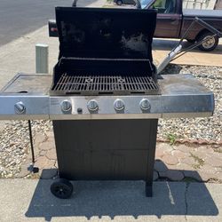 Propane Char Broil Grill- 4 Burner