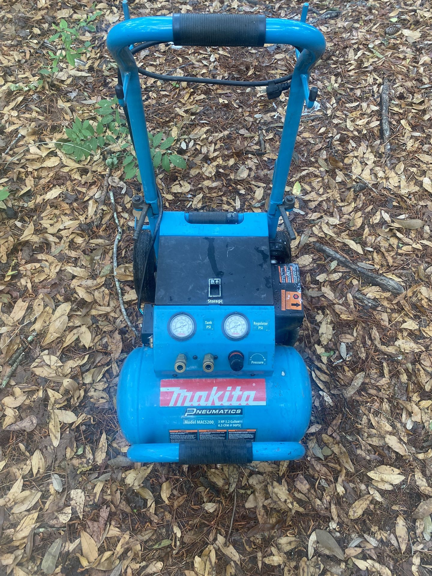 MAKITA Portable Air Compressor