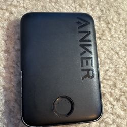 🔋 Anker MagSafe Rechargeable Kickstand Battery Pack – Wireless & Portable!