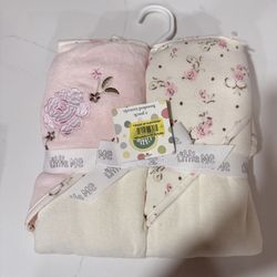 2 Hooded Baby Towels 