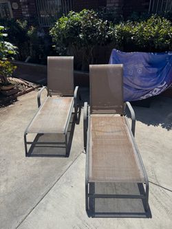 Lot of 2 swimming pool patio chair