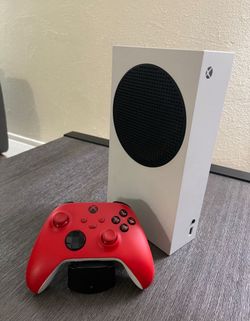 Like new Microsoft white Xbox series s 1TB with two controllers