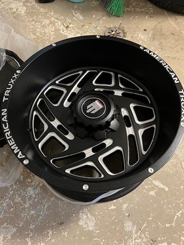 Rines  Con Llantas. buenas condiciones De 5 Virlos Para Ram O Jeep Wrangler 