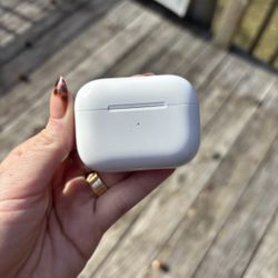 APPLE AIRPODS PRO WITH A EXTRA CHARGING CASE