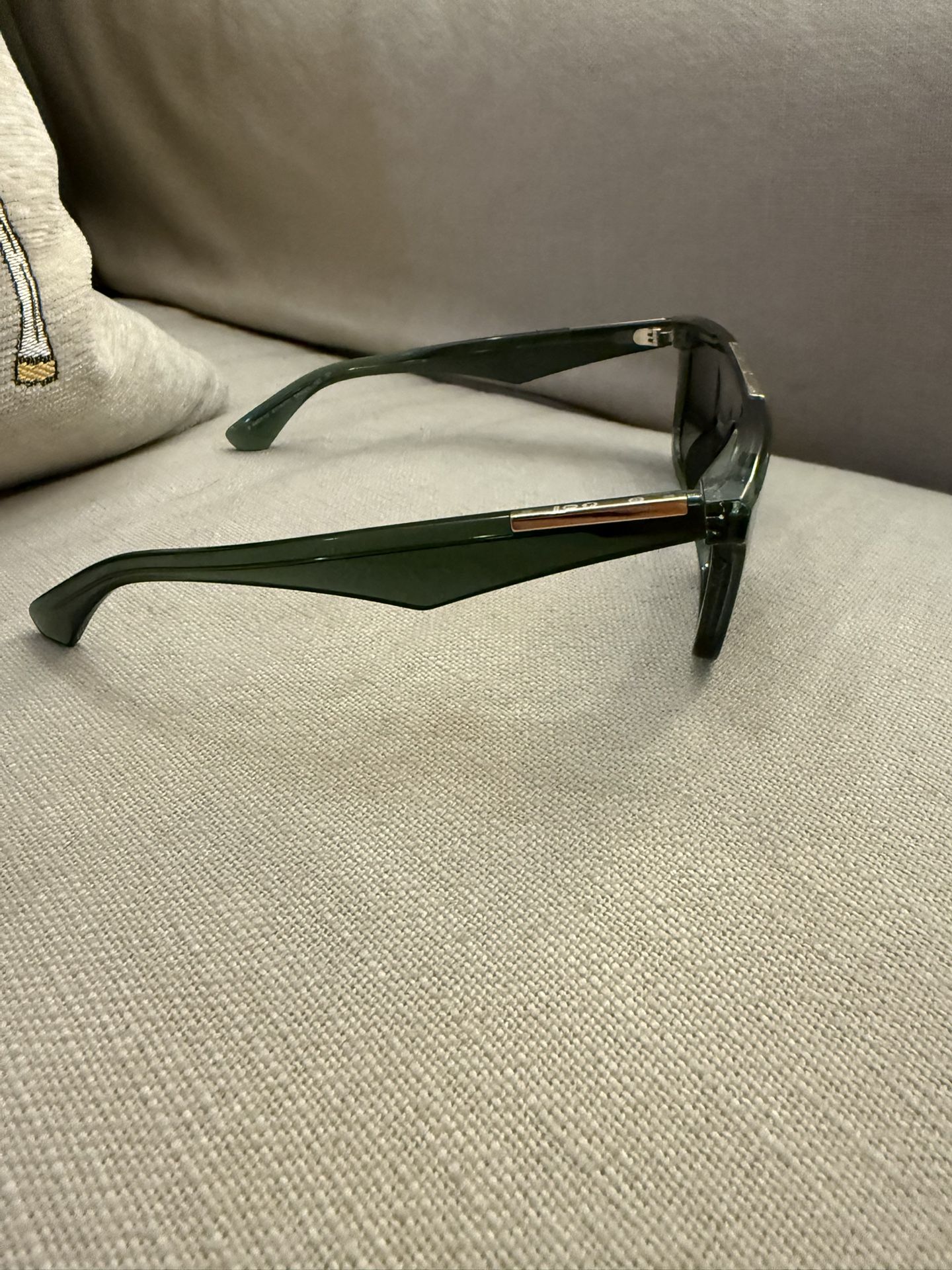 UNISEX BURBERRY SUNGLASSES #54021 Italy. Almost New!