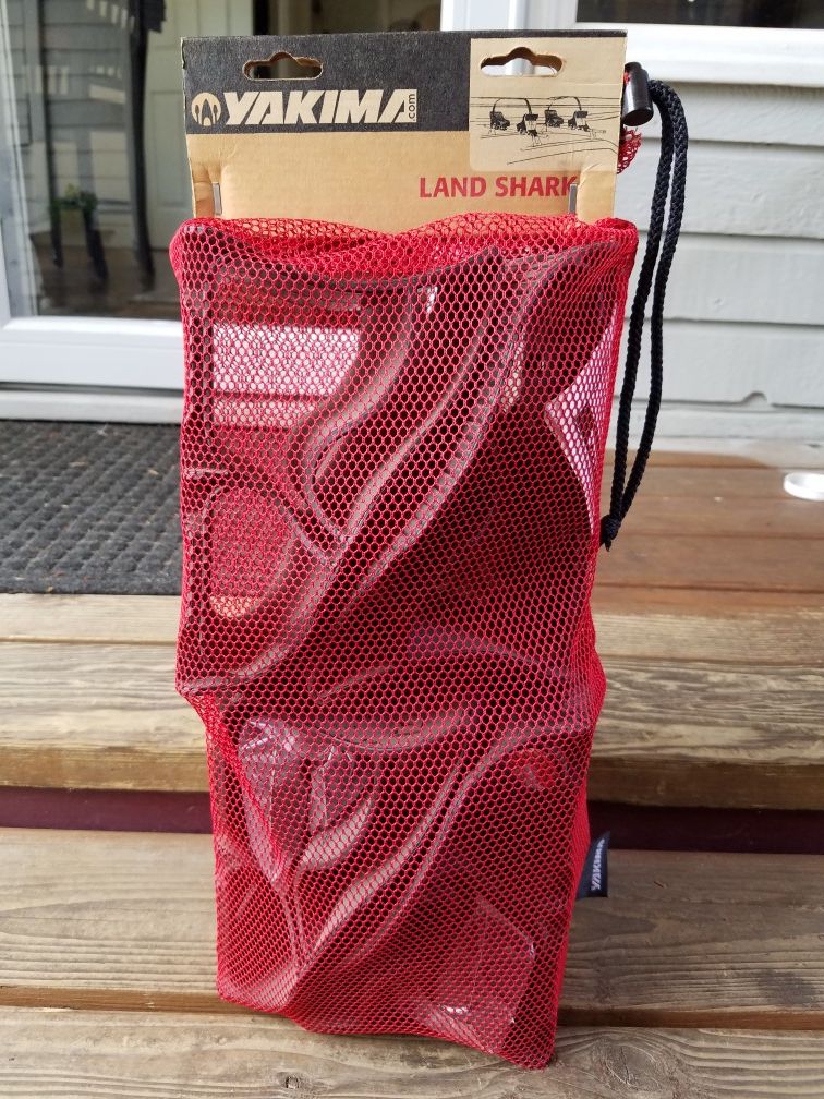 Yakima Landshark 4030, 4 Saddles for Rooftop Kayak Mount