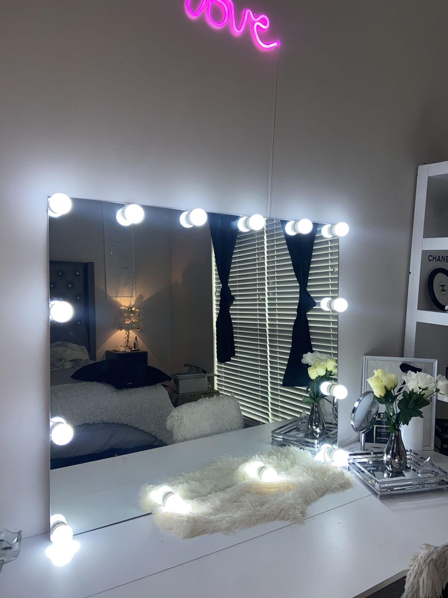 LARGE VANITY HOLLYWOOD MIRROR 