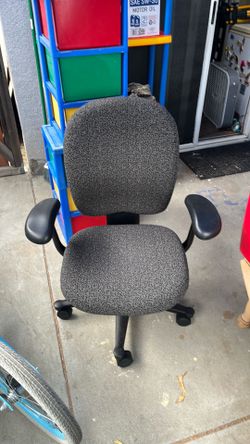 Free !!!! Desk Chair