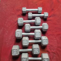 SET OF 5s. 10s 15s. 20s. 
 HEXHEAD DUMBBELLS TOTAL 100LBs  
11525 S HALSTED DUNKIN DONUTS/7111.S WESTERN WALGREENS  
90$  CASH ONLY AS IS.