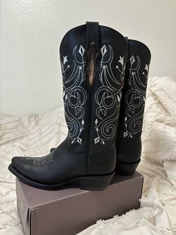 Tall black leather snip toe cowboy boots women