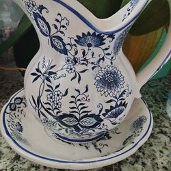 Enesco Blue & White Onion Floral Pitcher and Basin