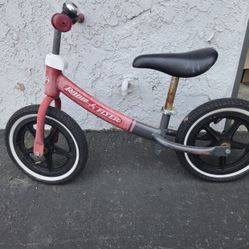 Radio Flyer Air Ride Strider Balance Bike, Air Tires, Lightweight, Adjustable Seat, Red