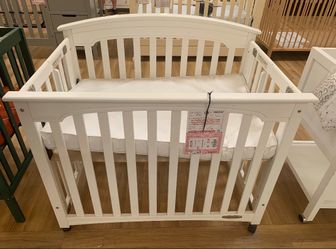 Mini crib