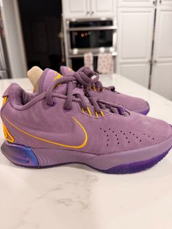 Kobe’s girls basketball shoes