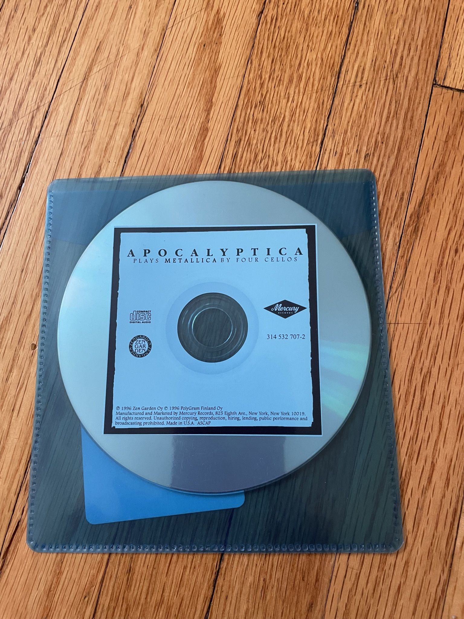 Apocalyptica cellos play Metallica CD