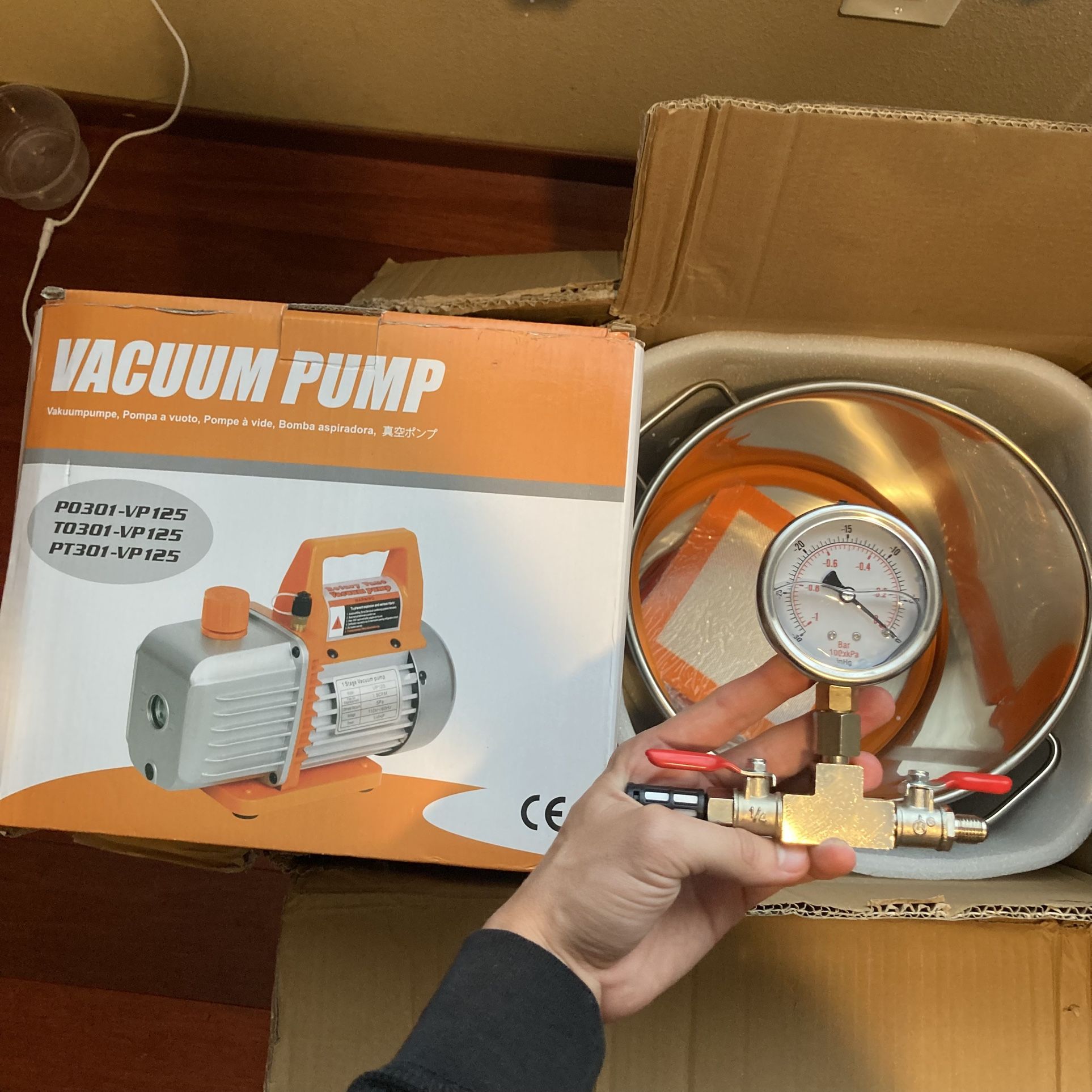 5-Gallon Vacuum Chamber Kit w/ Pump