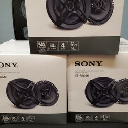 BOCINAS NUEVAS SONY 6 1/2 X 16cm $60 EACH TRAE 2 BOCINA POR CAJA. NUNCA USADAS!