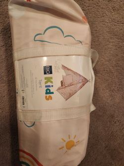 Kids play tent