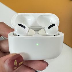 Apple AirPods Pro 1st Generation A2083
