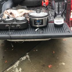 Crock Pots And Blender 
