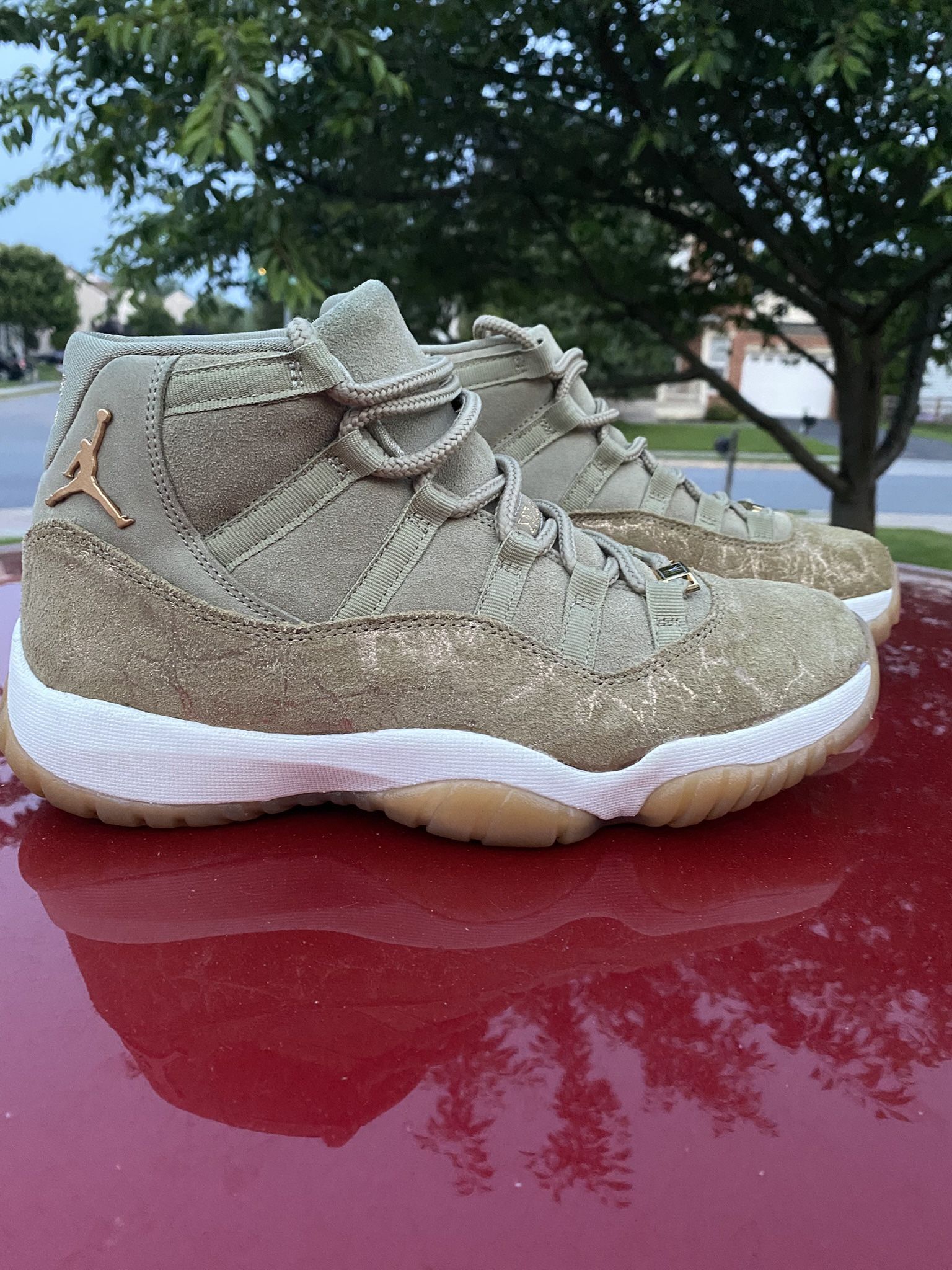 Air Jordan 11 Retro Neutral Olive/MTLC Stout Sail Women's Size 10 AR0715-200