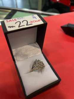 10K 2.3g SIZE 9 CLUSTER RING W/ Diamonds 💎