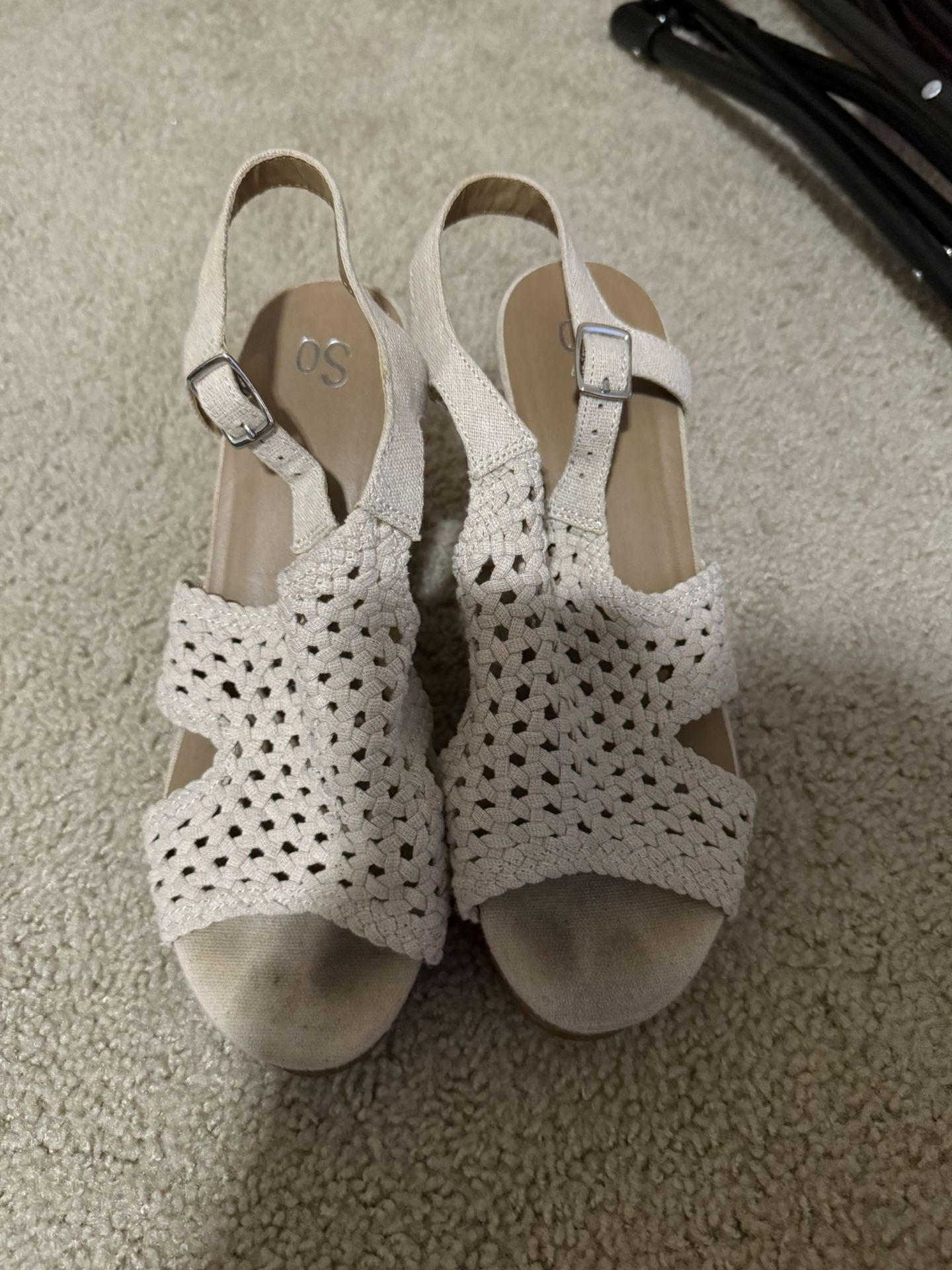 BEIGE WEDGE HEELS