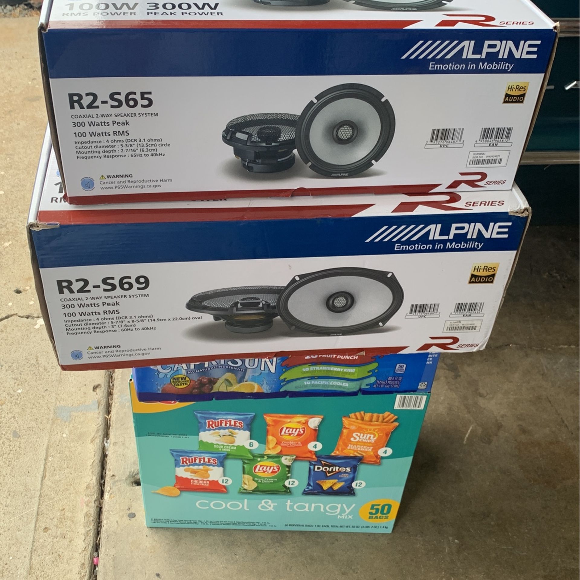 Brand new alpine speakers motion in mobility 300 W peak power asking $300 or best offer. The six by nines are going for 329 at Best Buy 6 1/2 for 199