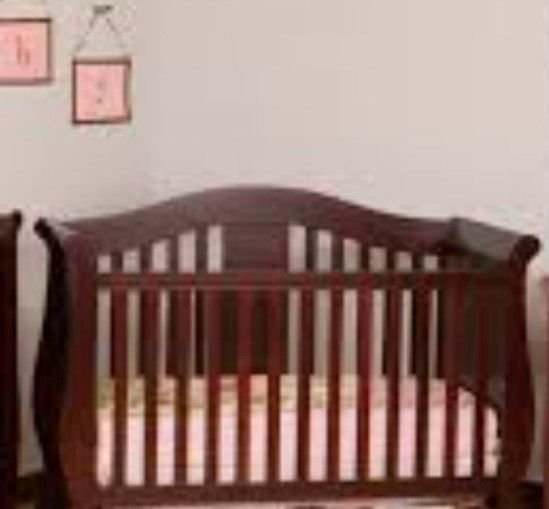 Storkcraft Crib and Dresser/Changing Table 