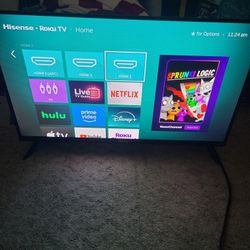 Hisense ROKU HD SMART TV 32 INCHES WITH REMOTE AND BOX