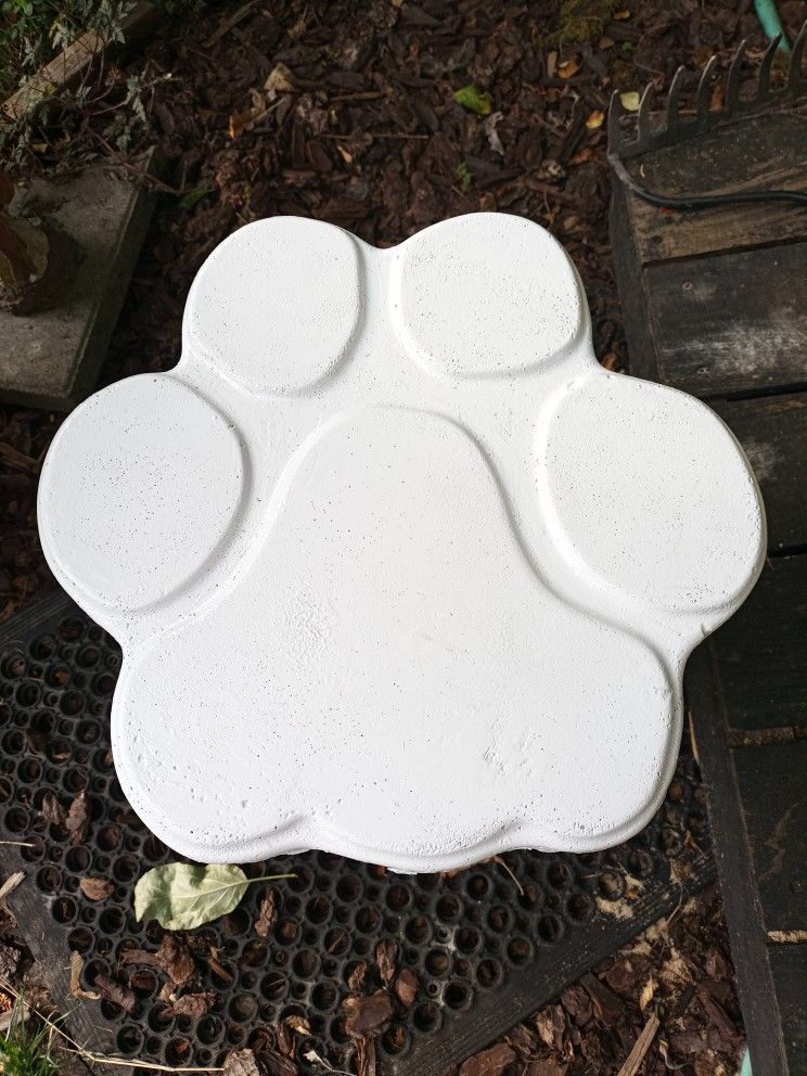 Pet Paw Stepping Stone