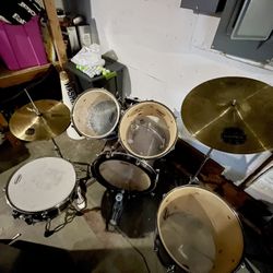 Mapex Voyager 5 Piece Drum Set With Cymbals 