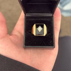 Men’s 14k Gold Ring .5k Dimond In The Center 