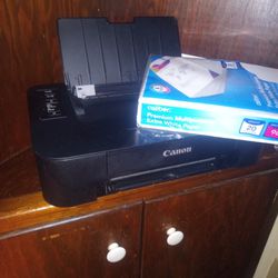 Cannon Printer W/ Black & Color Ink Cart. .NEW. W/O Box. And Pack Of Paper