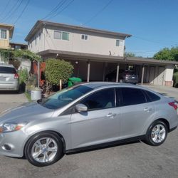 2013 Ford Focus Gas Saver! Automatic Registered Runs Good Smog! 4 Cyl