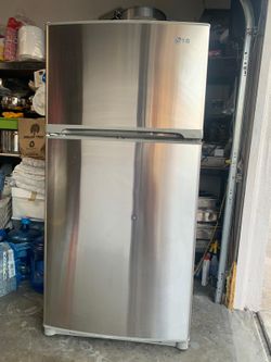 refrigerator, top and bottom. In good condition