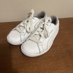 Youth size 12.5 Puma white athletic shoes 