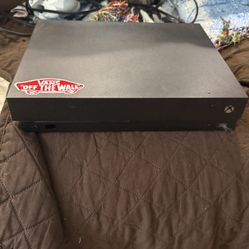 Xbox One X 1TB