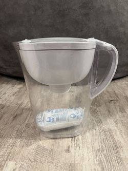 **BRAND NEW** Brita Large Water Filter Pitcher with SmartLight Change Indicator, Includes 1 Standard Filter, BPA-Free, Lasts 2 Months, 10-Cup Capacity