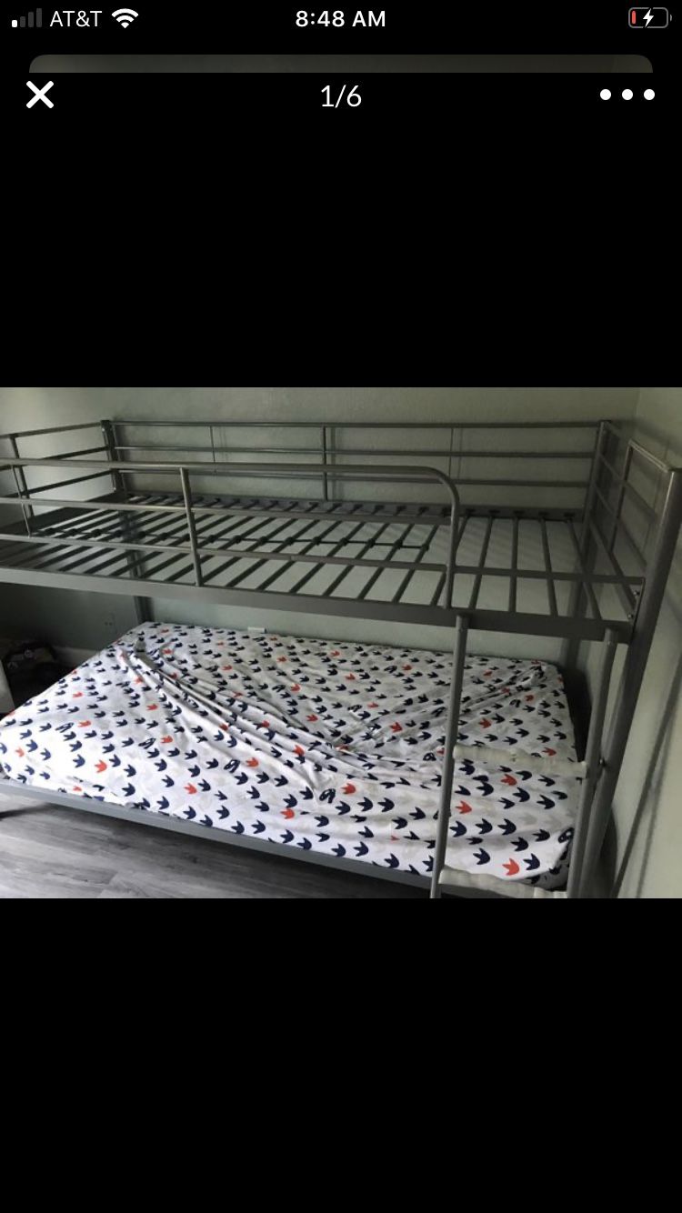 Twin bunk bed with mattresses
