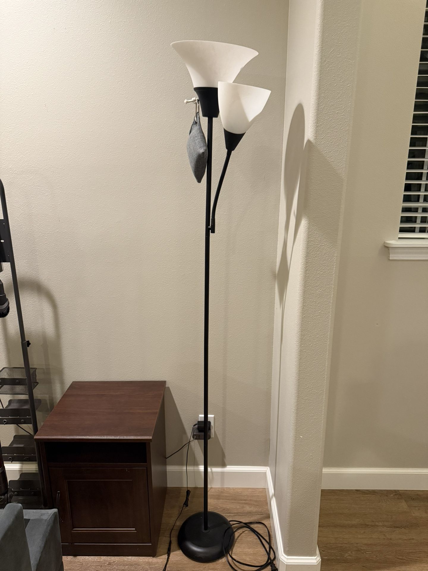 Floor Lamp – Dual Light, Works Great