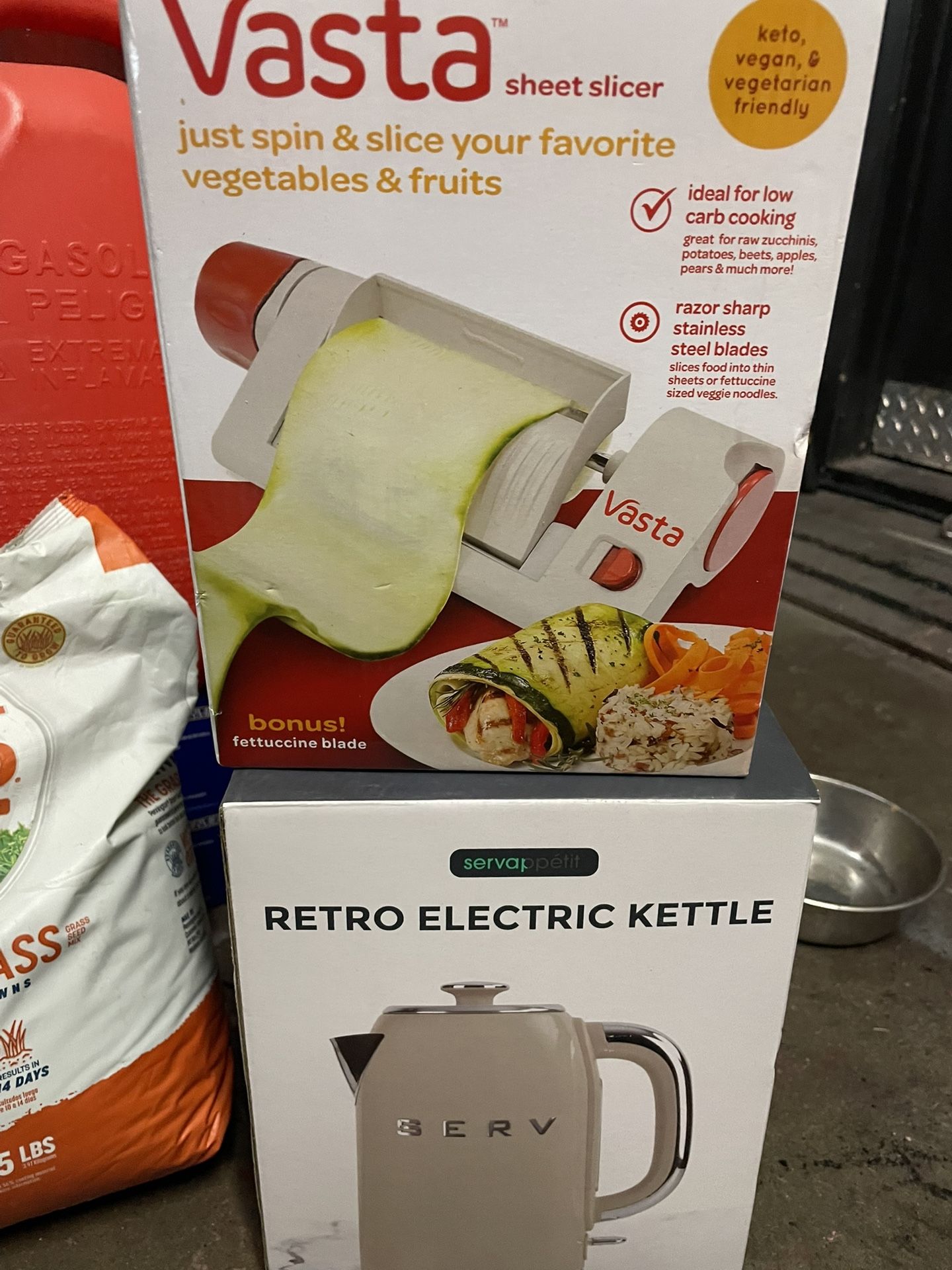 Brand New Hot Water Kettle /tea Kettle And Vegetable Peeler