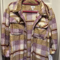 Cozy And Warm Women’s Jacket Size Médium (( NEW))