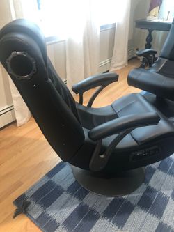 2 gaming chairs