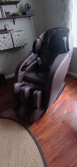 "$550 OBO – Insignia Zero Gravity Massage Chair – Needs Electronic Repair"